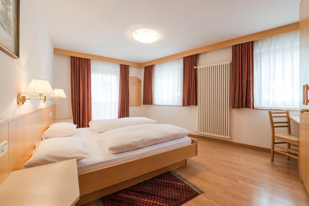Residence Chalet Pinis Corvara In Badia Εξωτερικό φωτογραφία